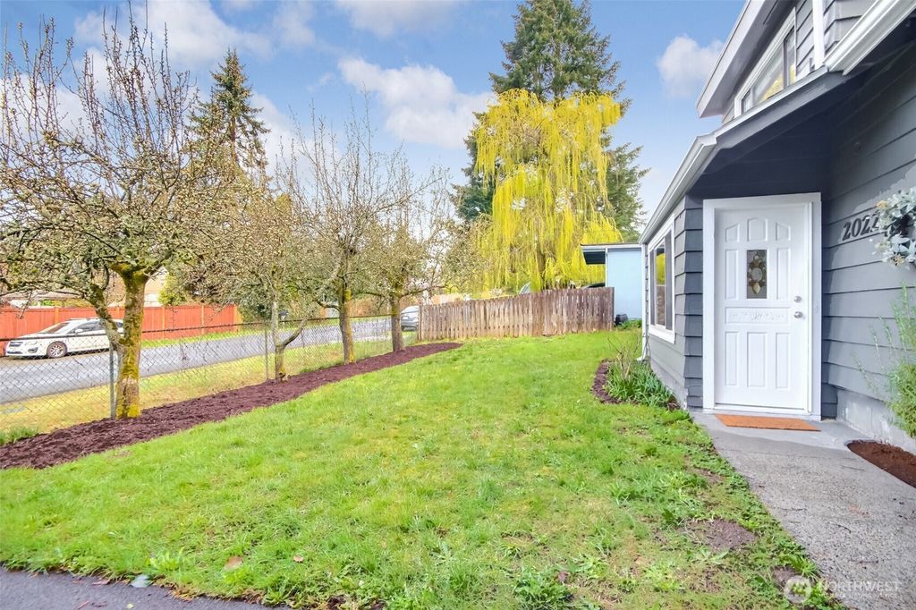 Photo of 20226 24th Avenue NE, Shoreline, WA 98155 (MLS # 2350218)