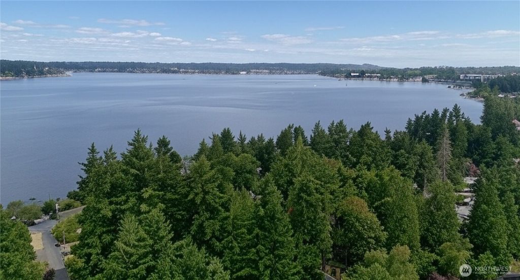Photo of 4712 NE 100th St, Seattle, WA 98125 (MLS # 2413088)