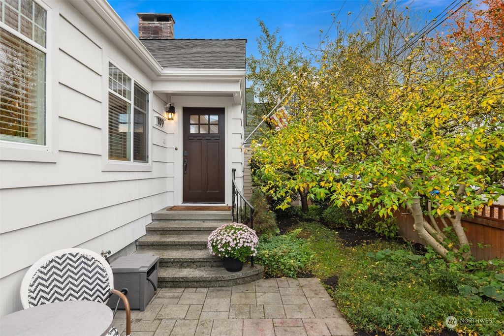 Photo of 109 Maple Avenue, Snohomish, WA 98290 (MLS # 2302837)