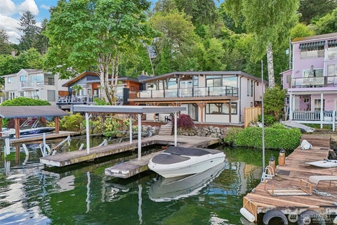 Photo of 12582 Riviera Place NE, Seattle, WA 98125 (MLS # 2553721)