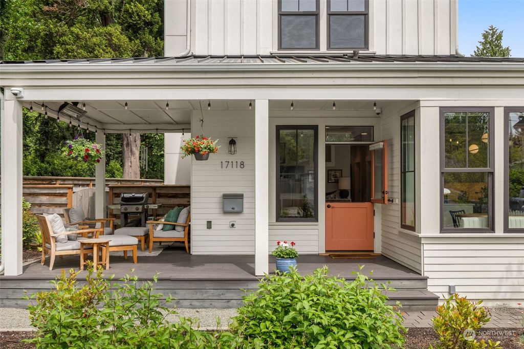Photo of 17118 47th Avenue NE, Lake Forest Park, WA 98155 (MLS # 2274616)