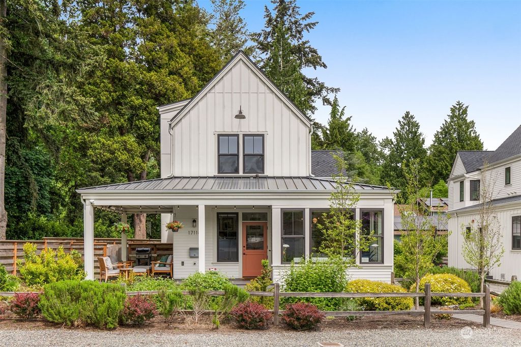 Photo of 17118 47th Avenue NE, Lake Forest Park, WA 98155 (MLS # 2274616)