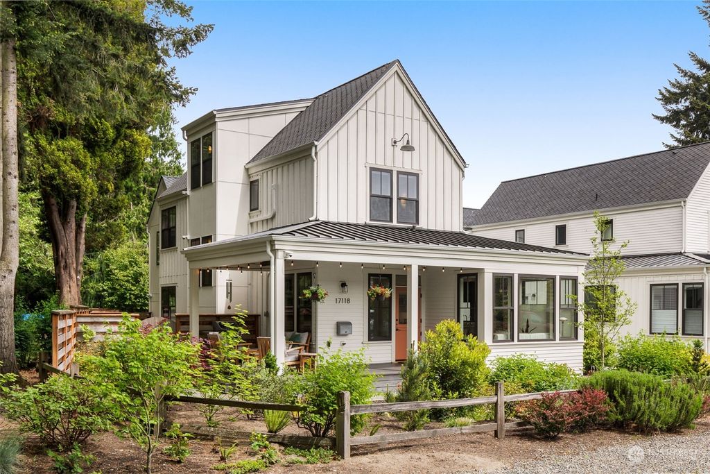 Photo of 17118 47th Avenue NE, Lake Forest Park, WA 98155 (MLS # 2274616)