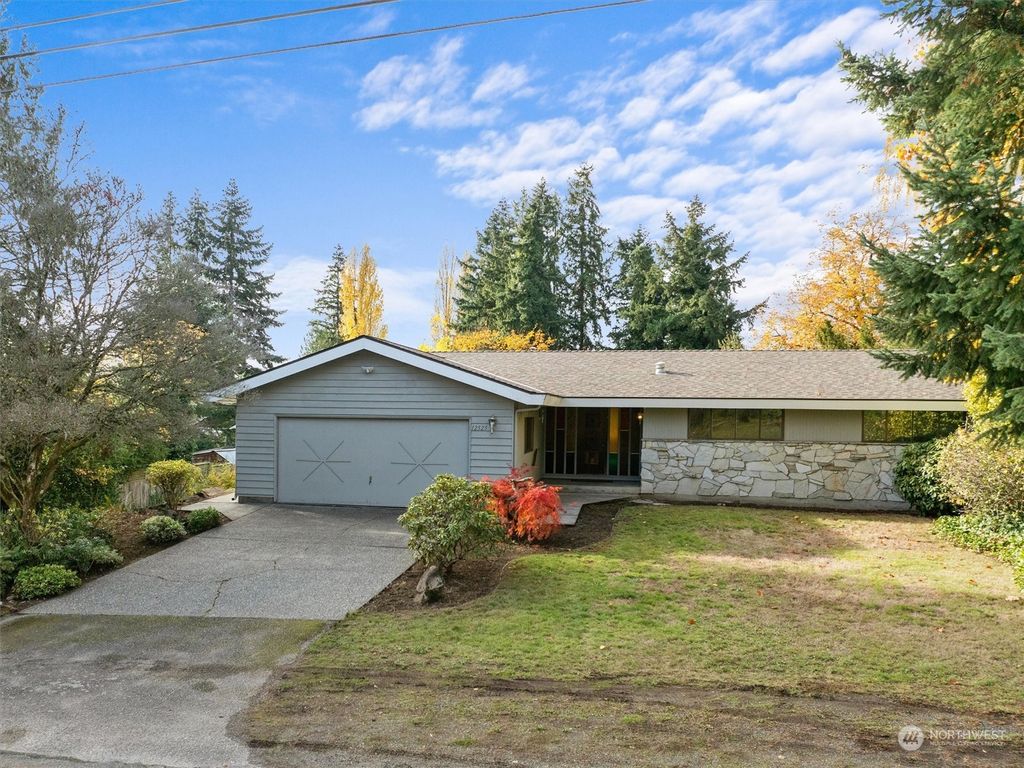 Photo of 12525 39 Avenue NE, Seattle, WA 98125 (MLS # 2309149)