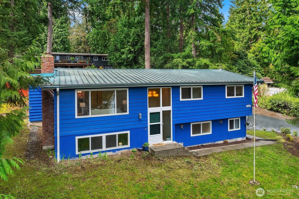 Photo of 475 Mt Hood Drive SW, Issaquah, WA 98027 (MLS # 2394839)