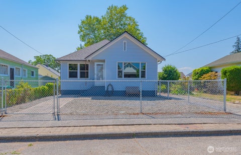Photo of 2007 9th Street, Bremerton, WA 98337 (MLS # 2571277)