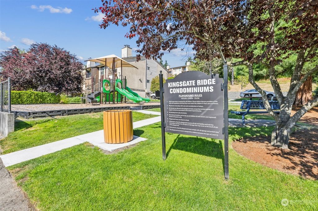 Photo of 12525 NE 145th Place #F112, Kirkland, WA 98034 (MLS # 2292382)