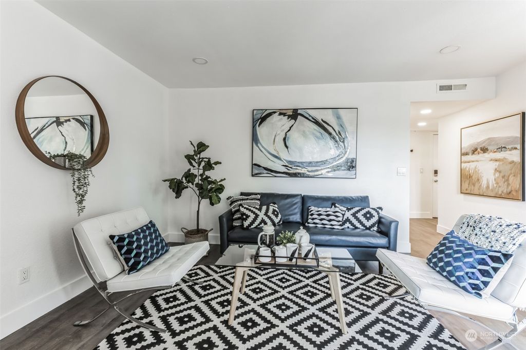 Photo of 12525 NE 145th Place #F112, Kirkland, WA 98034 (MLS # 2292382)