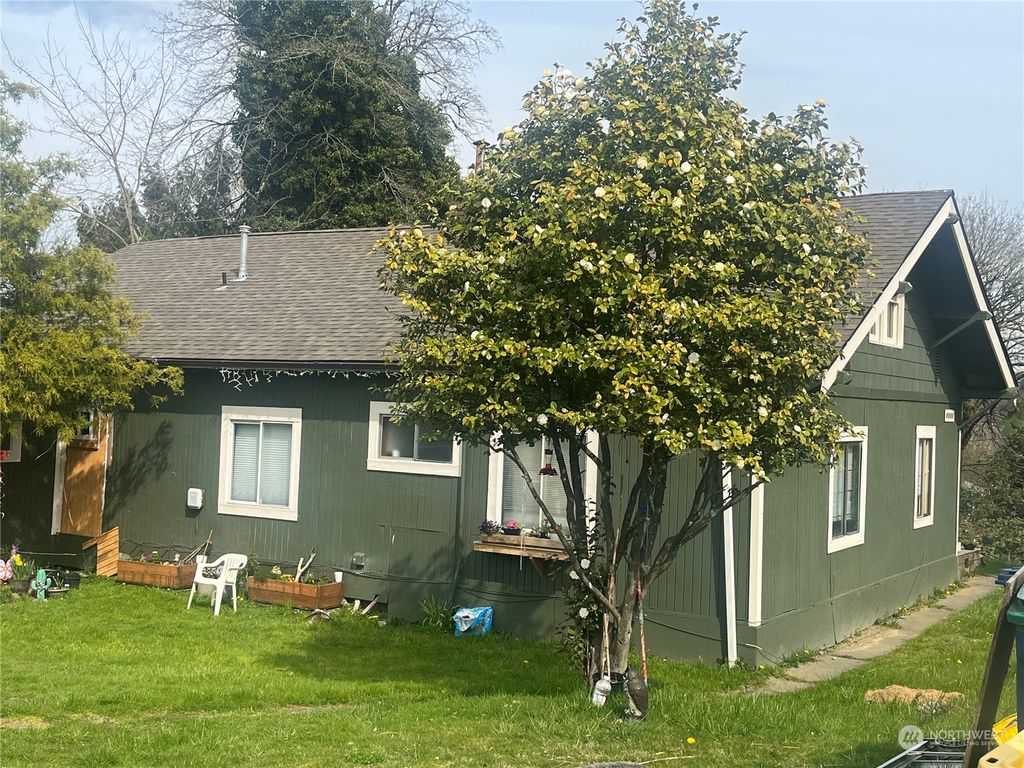 Photo of 13745 44th Avenue S, Tukwila, WA 98168 (MLS # 2053348)