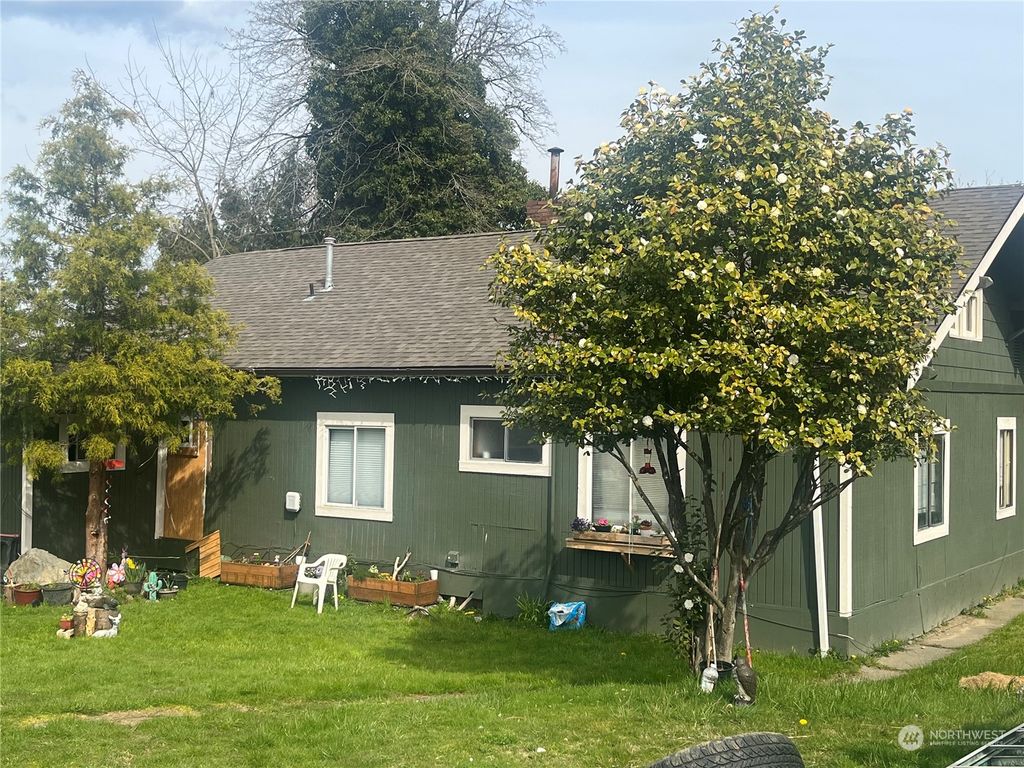 Photo of 13745 44th Avenue S, Tukwila, WA 98168 (MLS # 2053348)