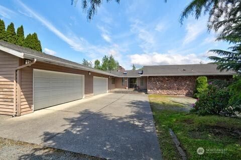 Photo of 2210 Martin Road, Mount Vernon, WA 98273 (MLS # 2348830)