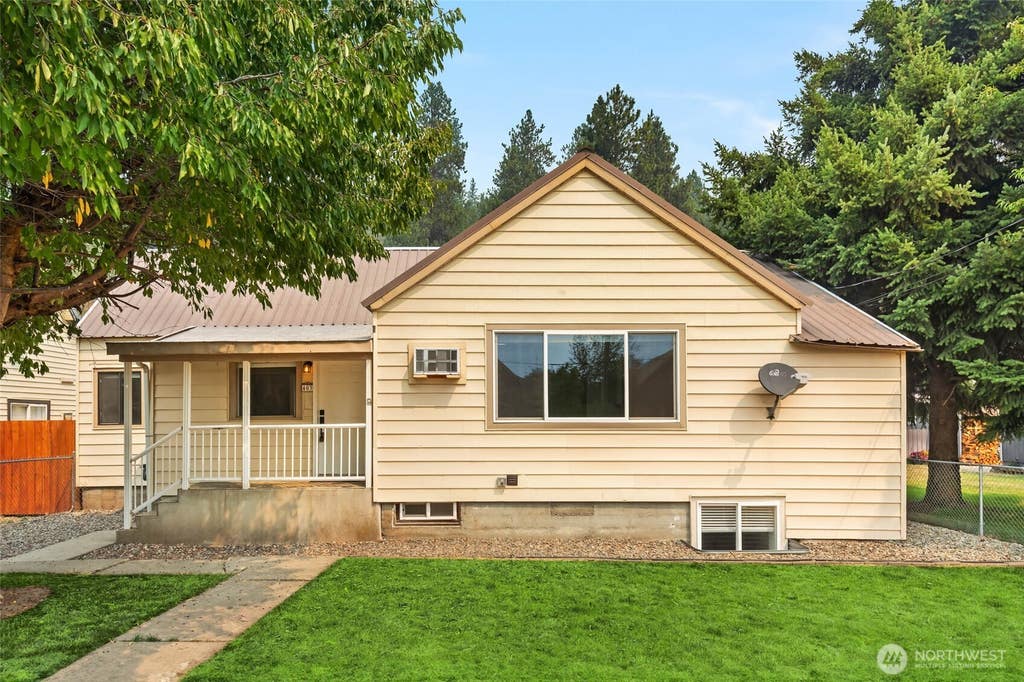 Photo of 403 E 3rd Street, Cle Elum, WA 98922 (MLS # 2567890)