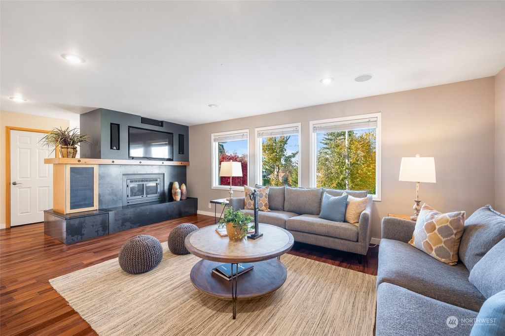 Photo of 1804 2nd Street, Kirkland, WA 98033 (MLS # 2309195)