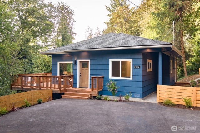 2212 Belvidere Avenue SW, Seattle