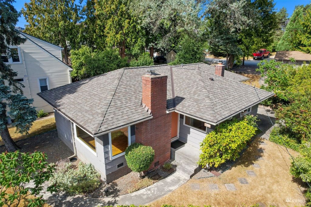 Photo of 4149 32nd Avenue SW, Seattle, WA 98126 (MLS # 1993266)