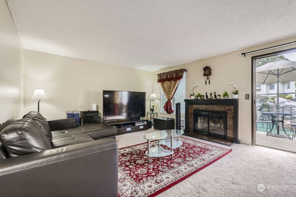 Photo of 1828 Maple Lane #J52, Kent, WA 98030 (MLS # 2270565)