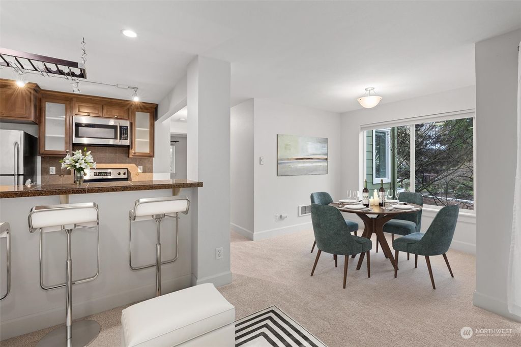 Photo of 300 N 130th Street #4206, Seattle, WA 98133 (MLS # 2201900)