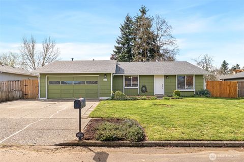 Photo of 12713 NE 41st Street, Vancouver, WA 98682 (MLS # 2494565)