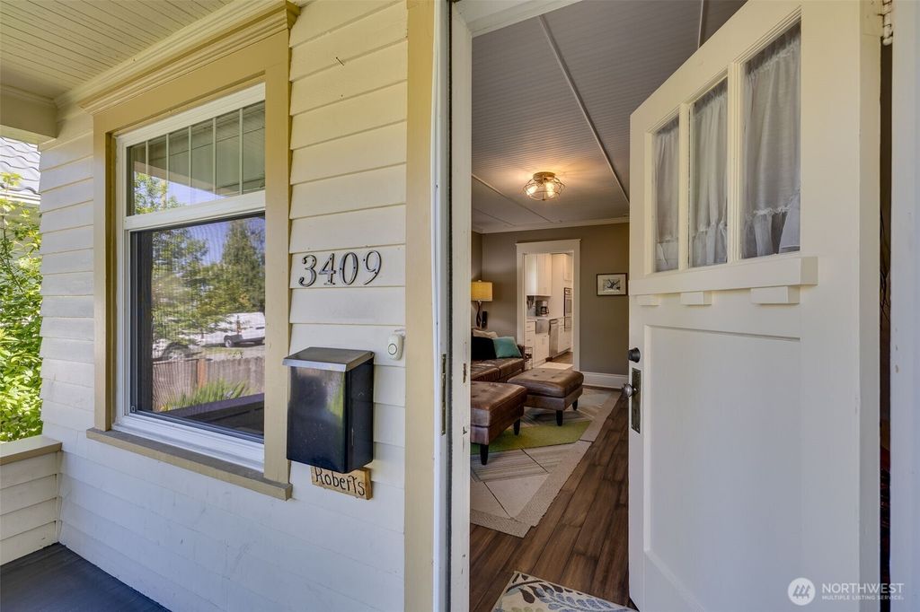 Photo of 3409 Nassau Street, Everett, WA 98201 (MLS # 2356661)