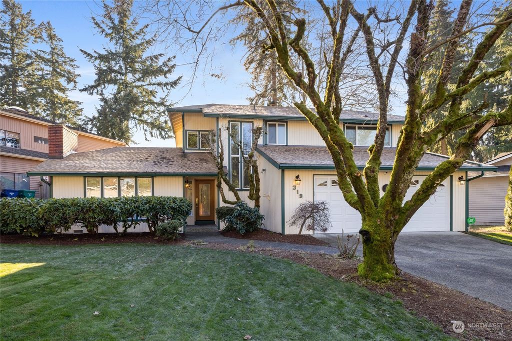 Photo of 319 SW 328th St St, Federal Way, WA 98023 (MLS # 2324714)