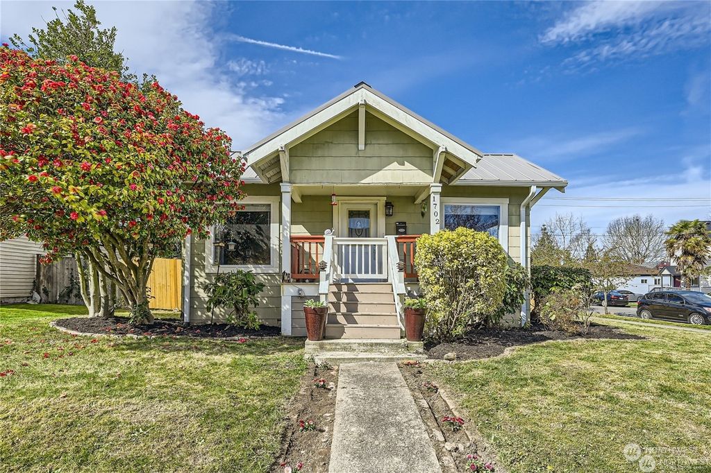 Photo of 1702 Rainier Avenue, Everett, WA 98201 (MLS # 2321707)