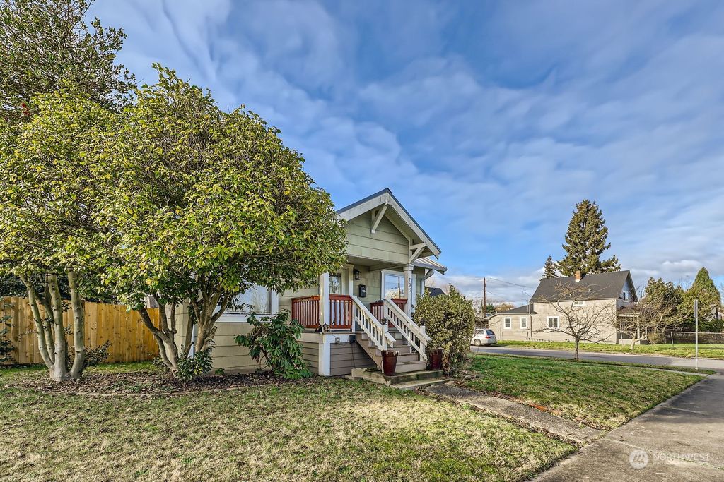 Photo of 1702 Rainier Avenue, Everett, WA 98201 (MLS # 2321707)