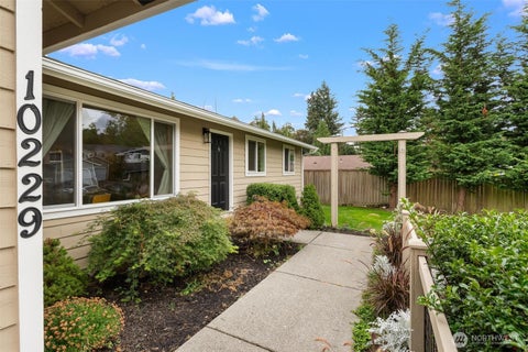 Photo of 10229 27th Drive SE, Everett, WA 98208 (MLS # 2582899)