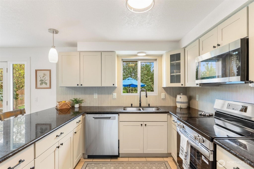 Photo of 10229 27th Drive SE, Everett, WA 98208 (MLS # 2582899)