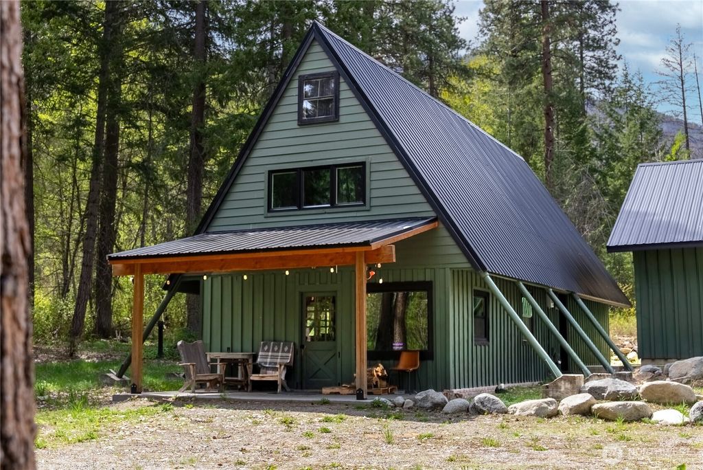 Photo of 211 W Buttermilk Creek Road, Twisp, WA 98856 (MLS # 2477660)