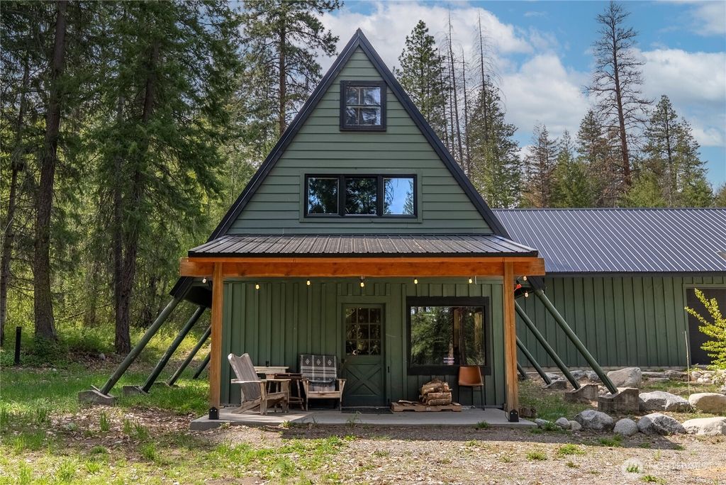 Photo of 211 W Buttermilk Creek Road, Twisp, WA 98856 (MLS # 2477660)