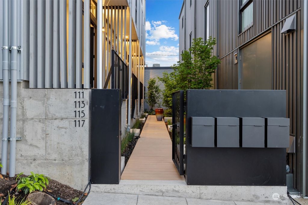 Photo of 113 E Allison Street, Seattle, WA 98102 (MLS # 2298047)