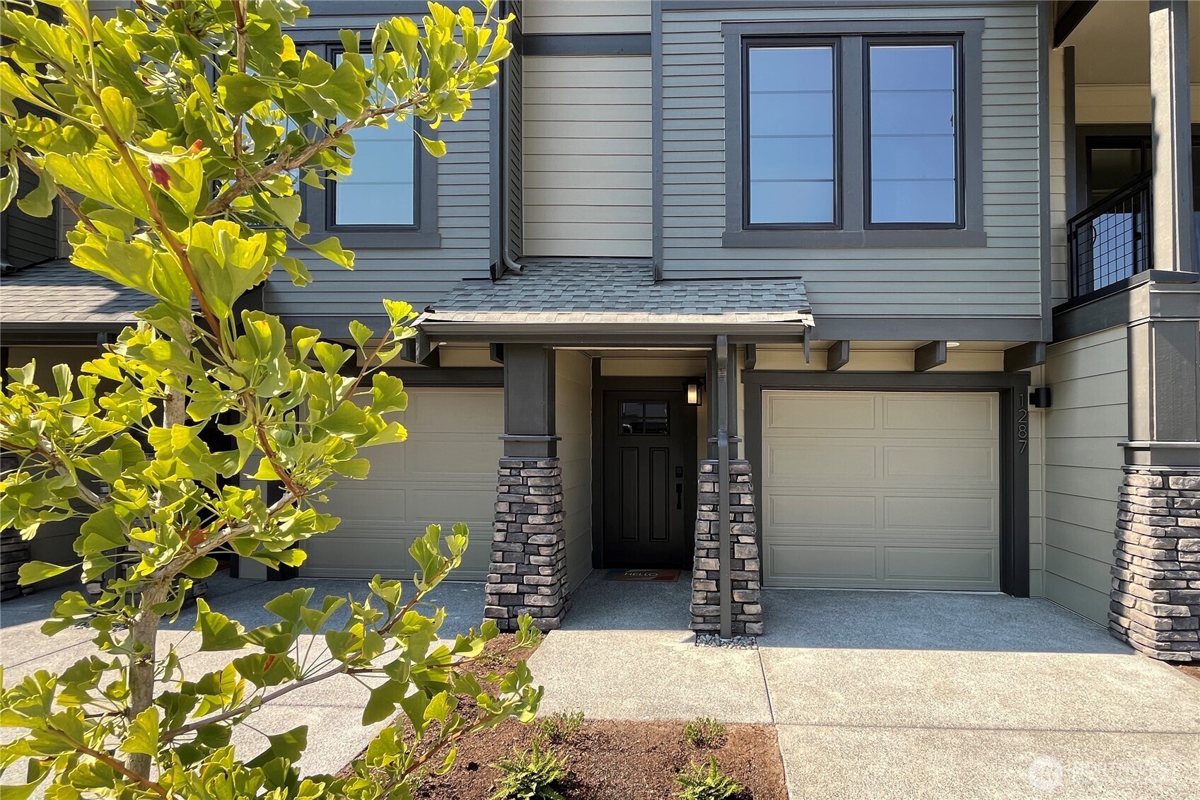 1287 Waterfall Way SE 2004