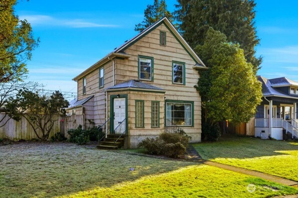 Photo of 2009 Lombard Avenue, Everett, WA 98201 (MLS # 2451964)