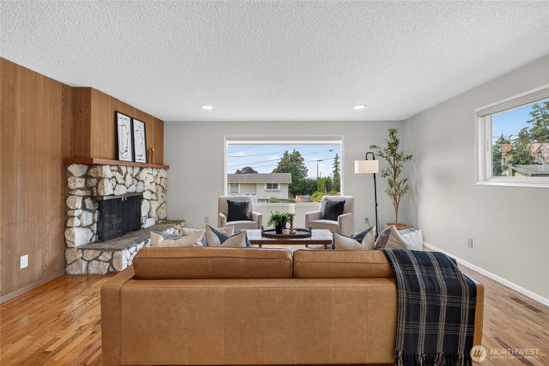 2428 Crestline Drive