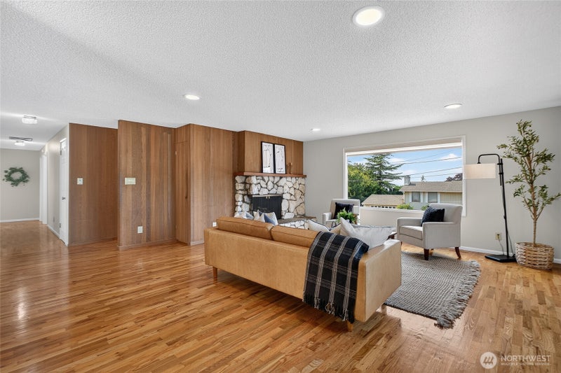 2428 Crestline Drive