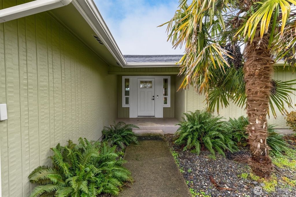 Photo of 9 Lee Place, Longview, WA 98632 (MLS # 2461295)