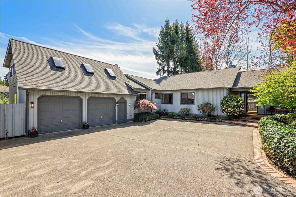Photo of 218 Duvall Avenue NE, Renton, WA 98059 (MLS # 2361043)