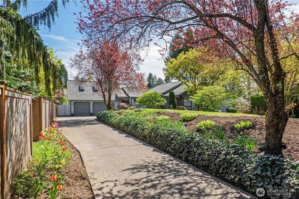 Photo of 218 Duvall Avenue NE, Renton, WA 98059 (MLS # 2361043)