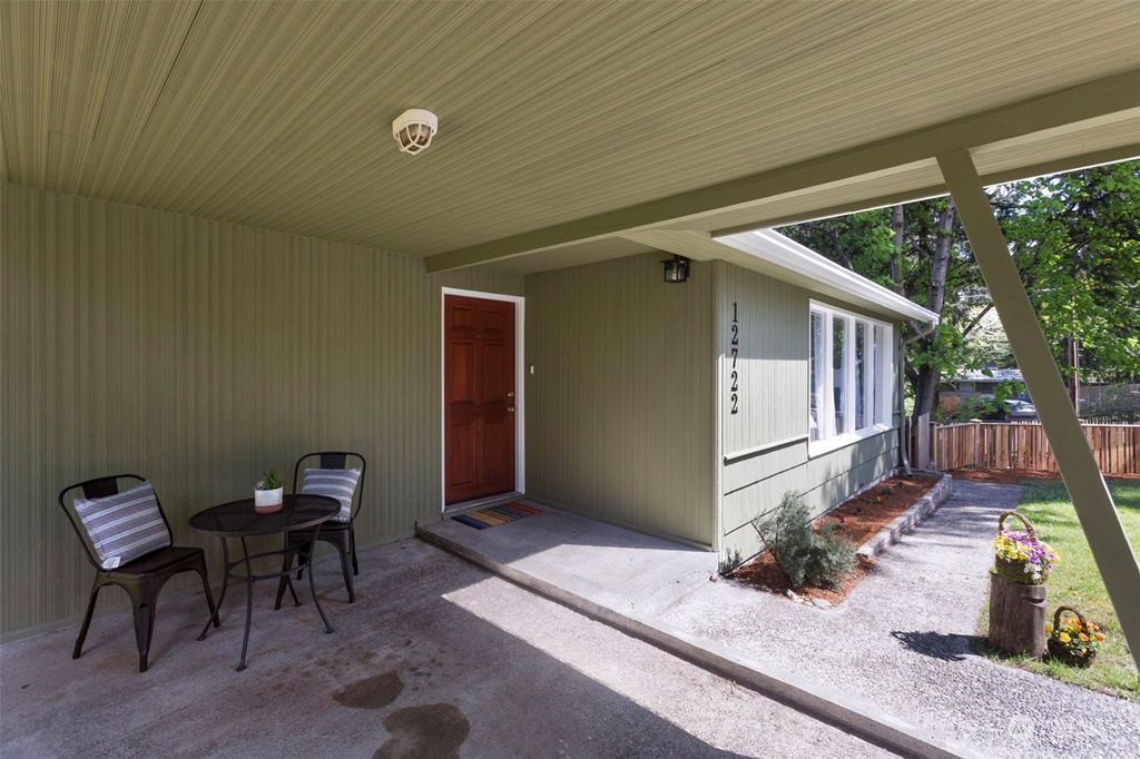 Photo of 12722 Roosevelt Way NE, Seattle, WA 98125 (MLS # 2220400)
