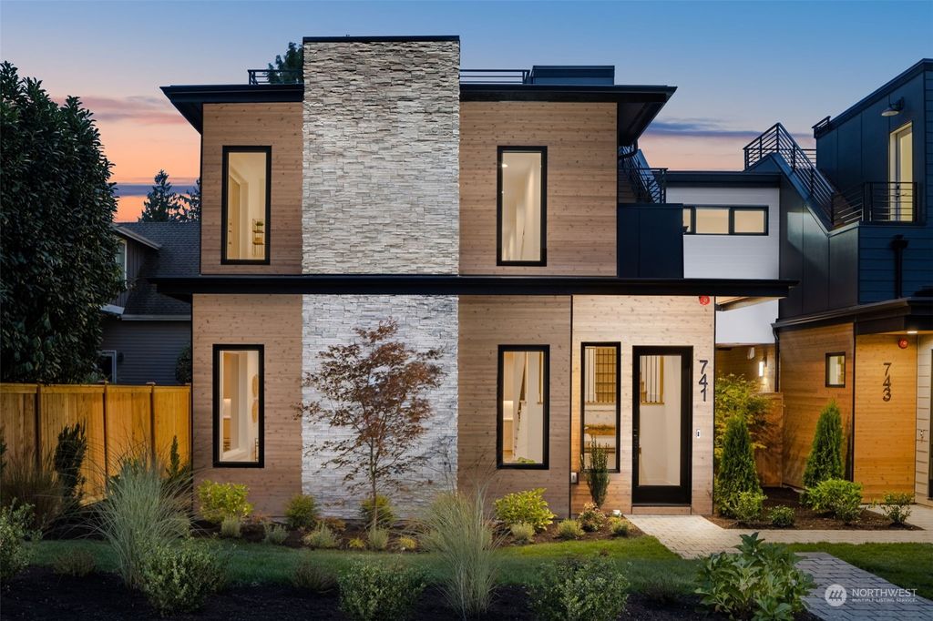 Photo of 741 17th Avenue W, Kirkland, WA 98033 (MLS # 2294913)