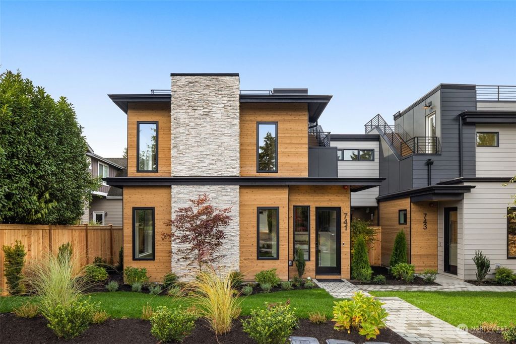 Photo of 741 17th Avenue W, Kirkland, WA 98033 (MLS # 2294913)