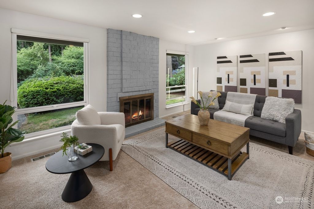 Photo of 16412 NE 110th Street, Redmond, WA 98052 (MLS # 2286617)