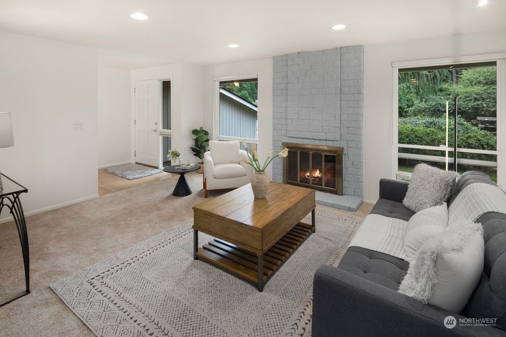 Photo of 16412 NE 110th Street, Redmond, WA 98052 (MLS # 2286617)