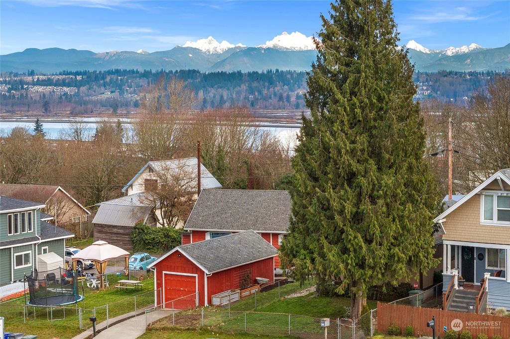 Photo of 1915 Summit Avenue, Everett, WA 98201 (MLS # 2320838)