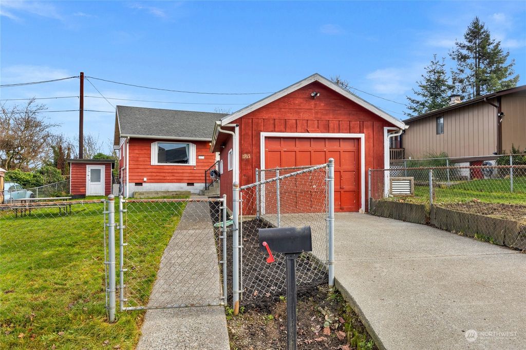 Photo of 1915 Summit Avenue, Everett, WA 98201 (MLS # 2320838)