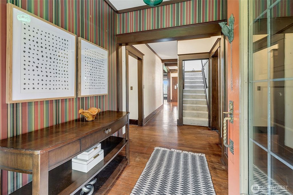 Photo of 9733 Arrowsmith Avenue S, Seattle, WA 98118 (MLS # 2432931)