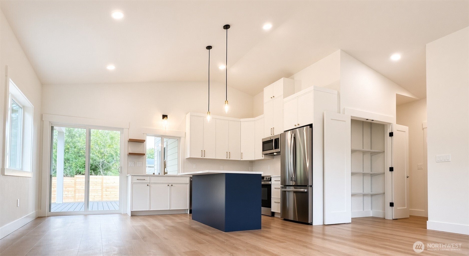148 NW Narwhal Loop N