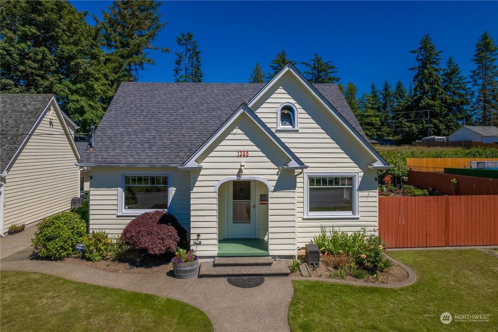 Photo of 1308 15th Avenue, Milton, WA 98354 (MLS # 2065435)