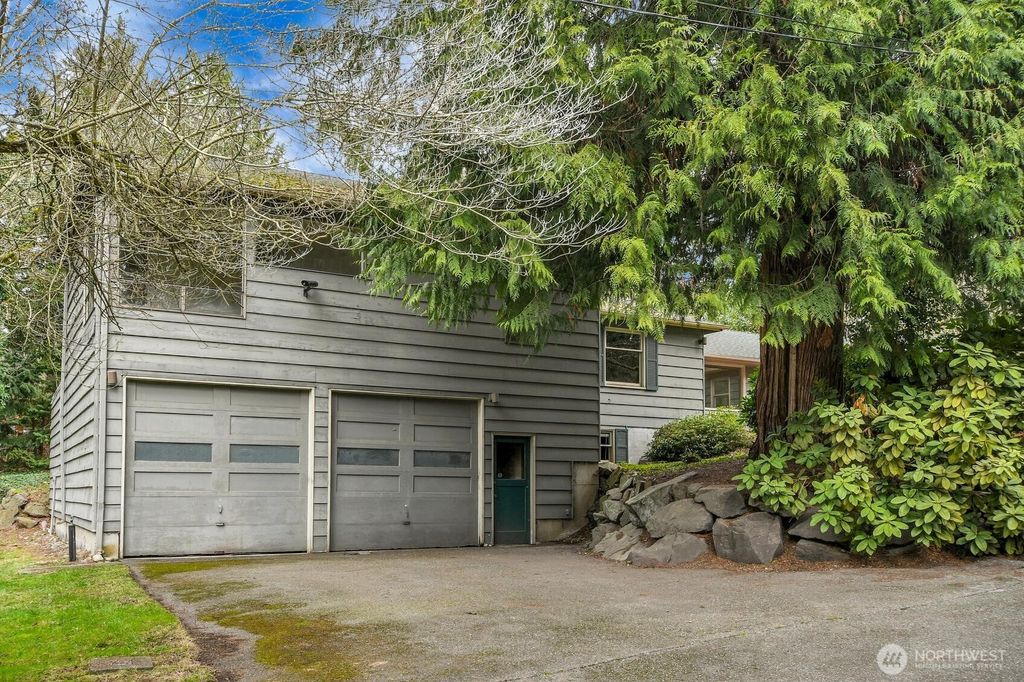 Photo of 6234 NE 130th Place, Kirkland, WA 98034 (MLS # 2343715)