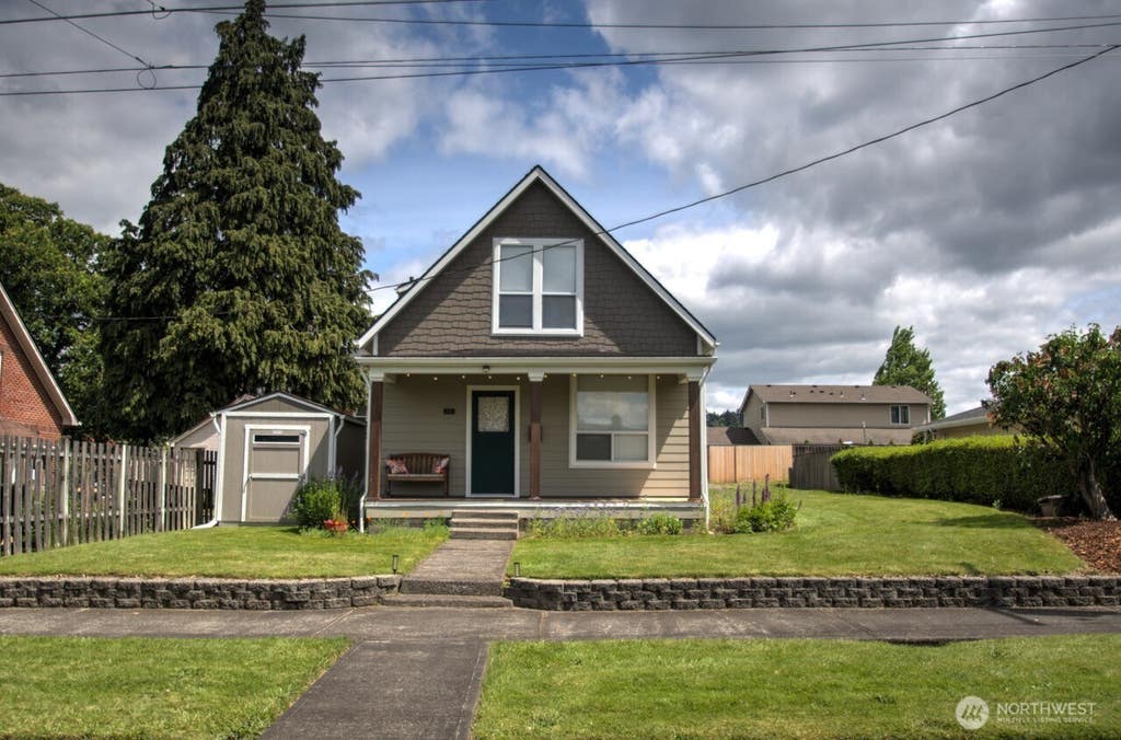 Photo of 664 NW New York Avenue, Chehalis, WA 98532 (MLS # 2563858)